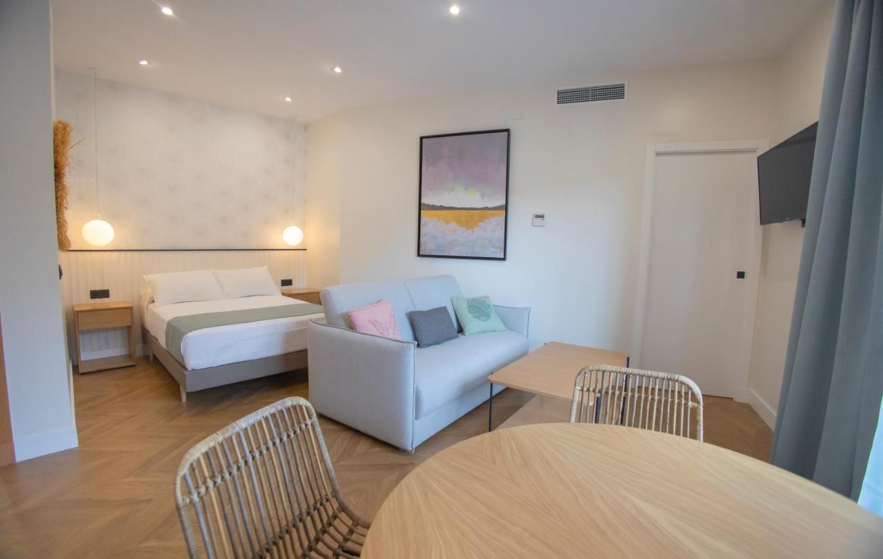 Oikos Apartamentos Turisticos モネステリオ エクステリア 写真